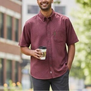 Columbia Men's Burgundy Button Down Short Sleeve Shirt Size L